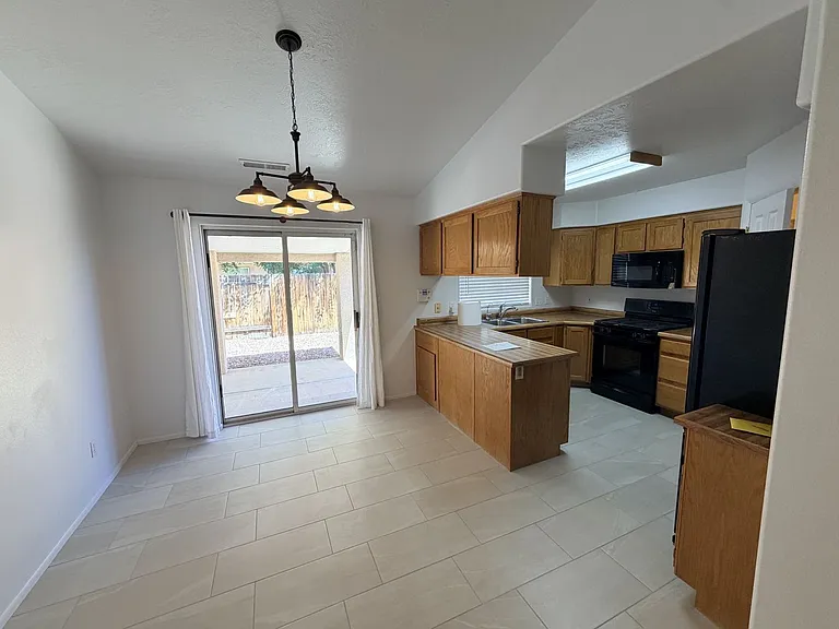204 N 2000 E — Photo 5