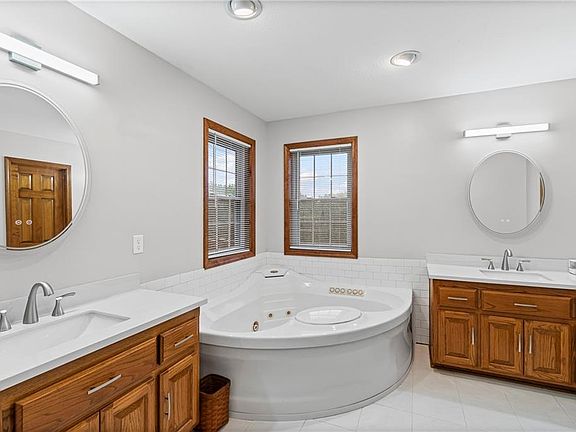 3rd image of 9791 Leathers Rd