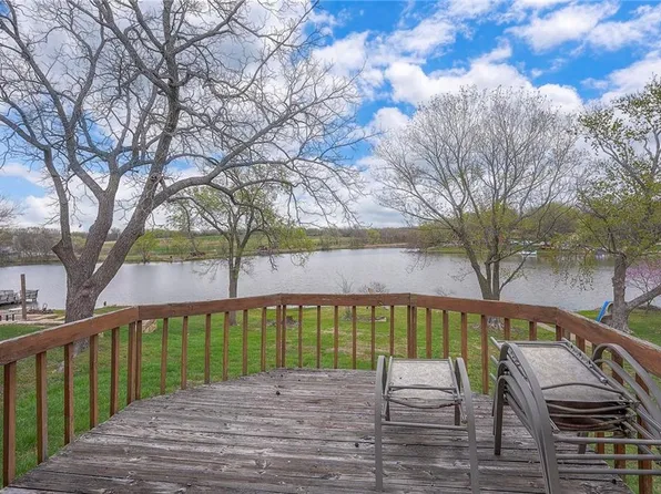 15953 Gardner Pl, Gardner, KS 66030