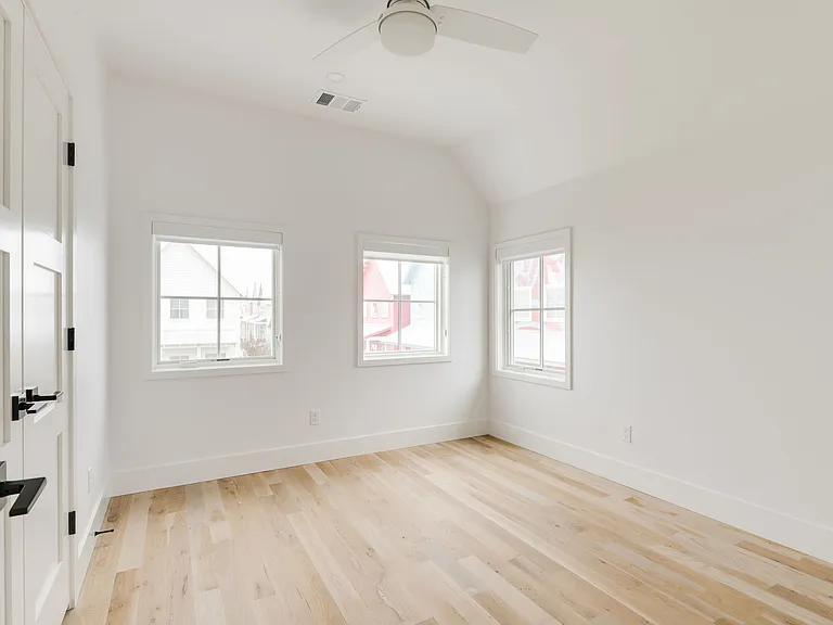 1032 Hangar Dr — Photo 18