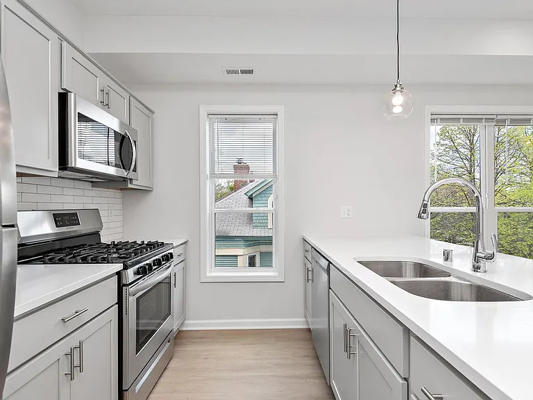 2810 Fremont Ave S — Photo 3