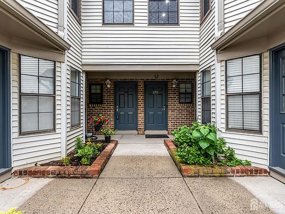 2nd image of 212 Sunshine Ct