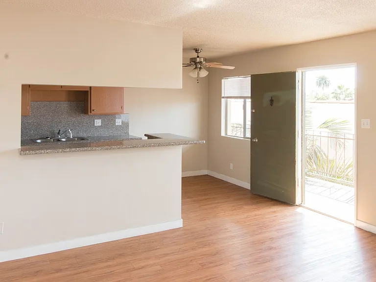 645 Lime Ave — Photo 18