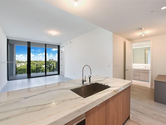 3rd image of 2831 S Bayshore Dr Unit 606