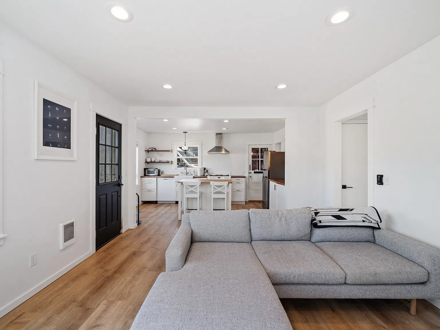 246 Edmund Ln — Photo 2