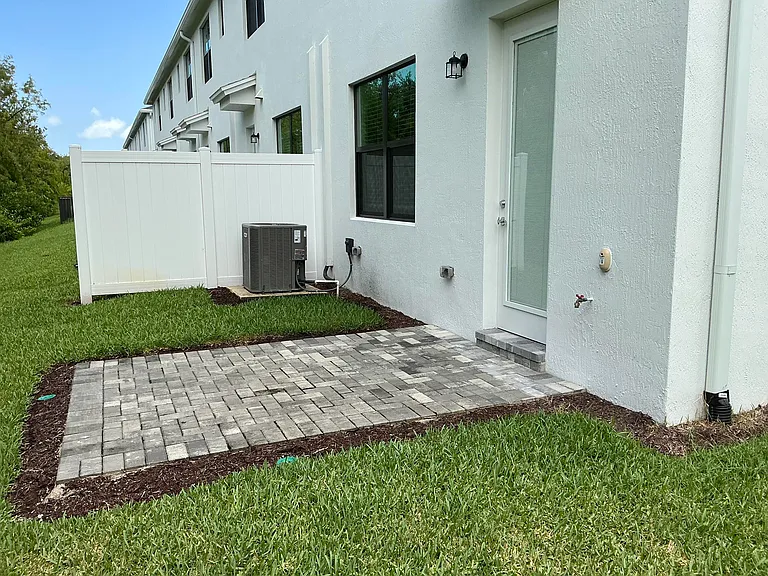 293 SW Sally Way — Photo 41
