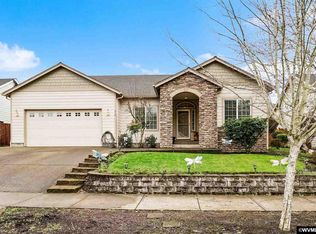 916 Pioneer Dr, Silverton, OR 97381