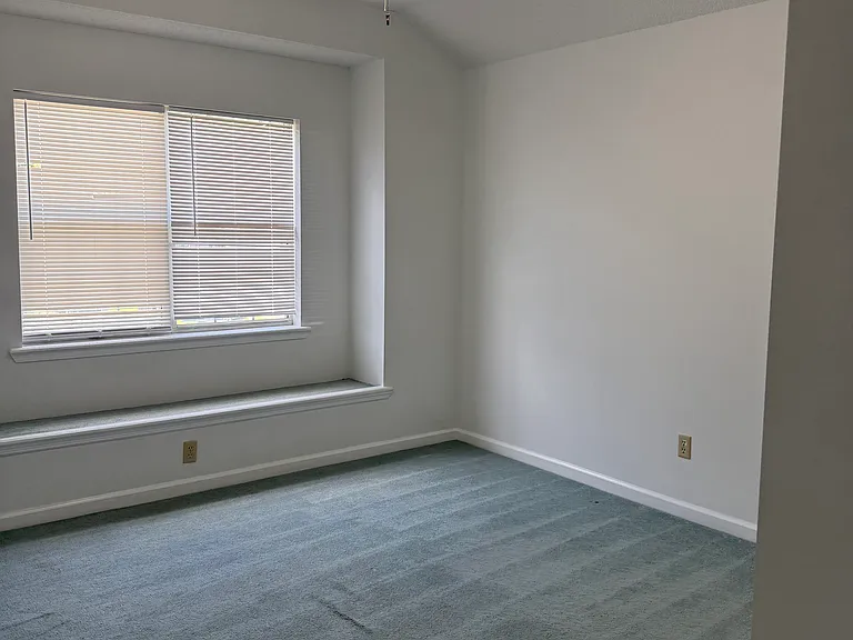 223 Georgia St — Photo 7