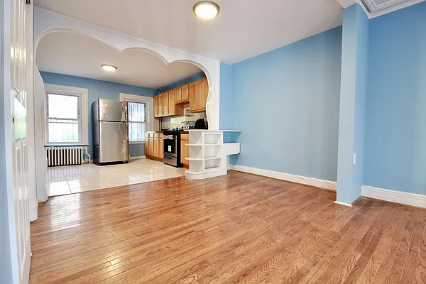 Rented by New York Realty Minimax Inc | media 44