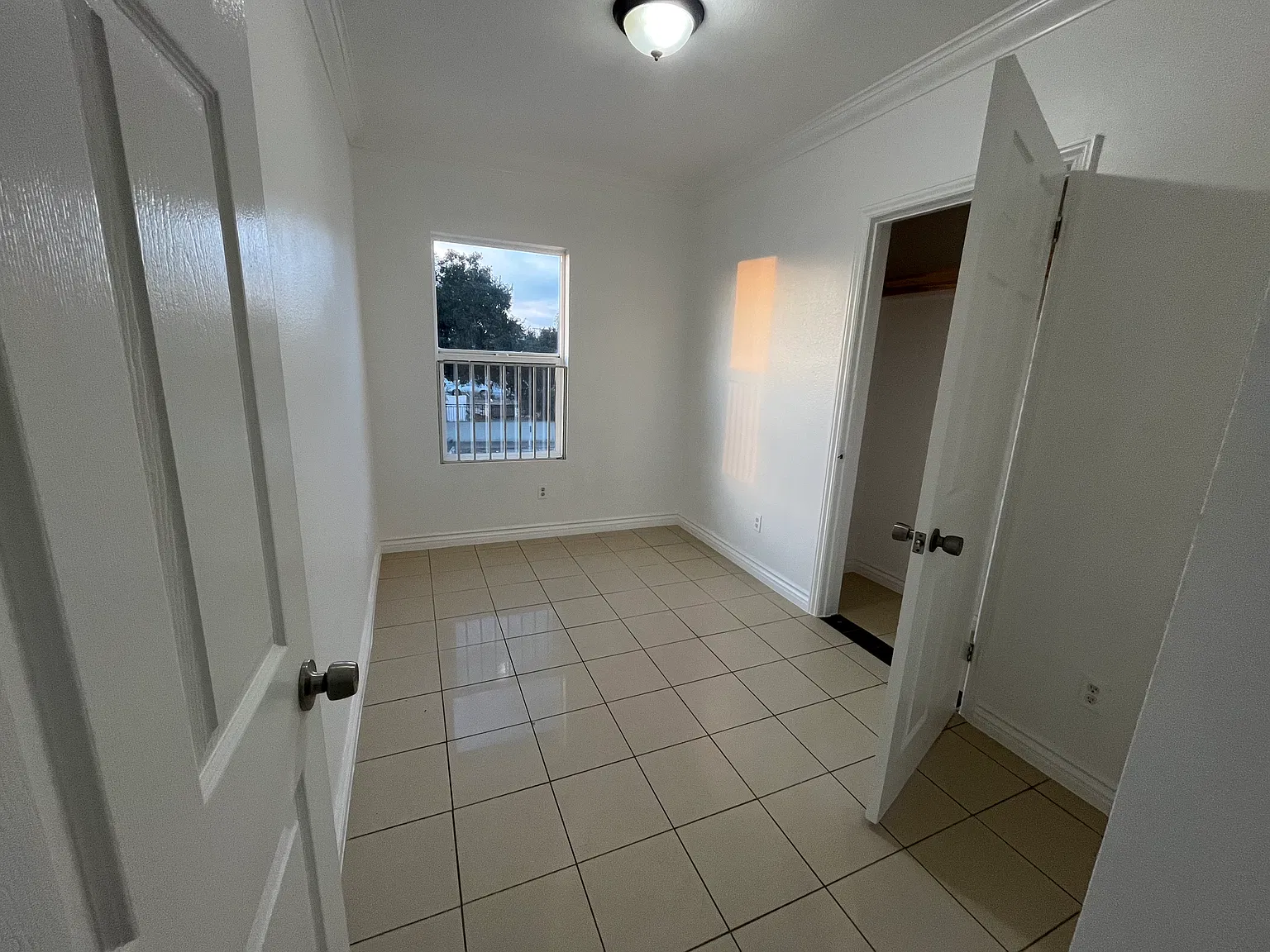 2 bed, 900 sqft, $2,400 — Photo 4