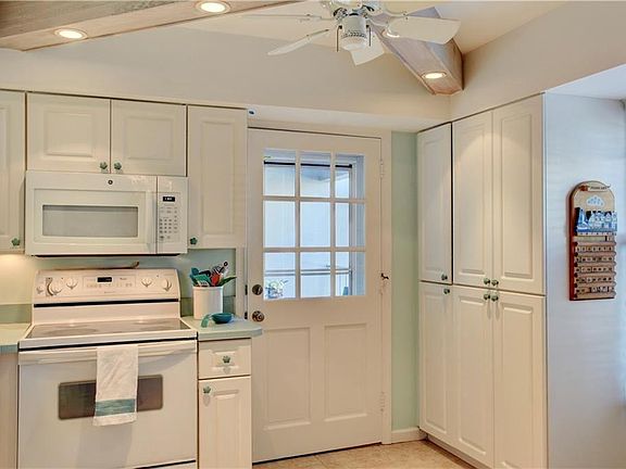 5th image of 2743 Ocean Dr
