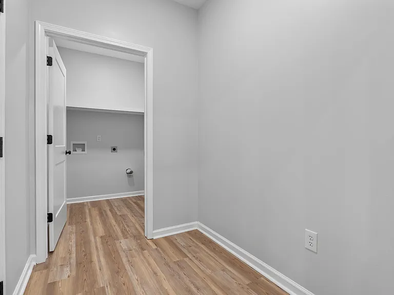 410 Lincolnshire Blvd — Photo 19