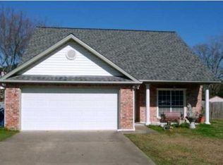 211 Shady Park Dr, Lafayette, LA 70508