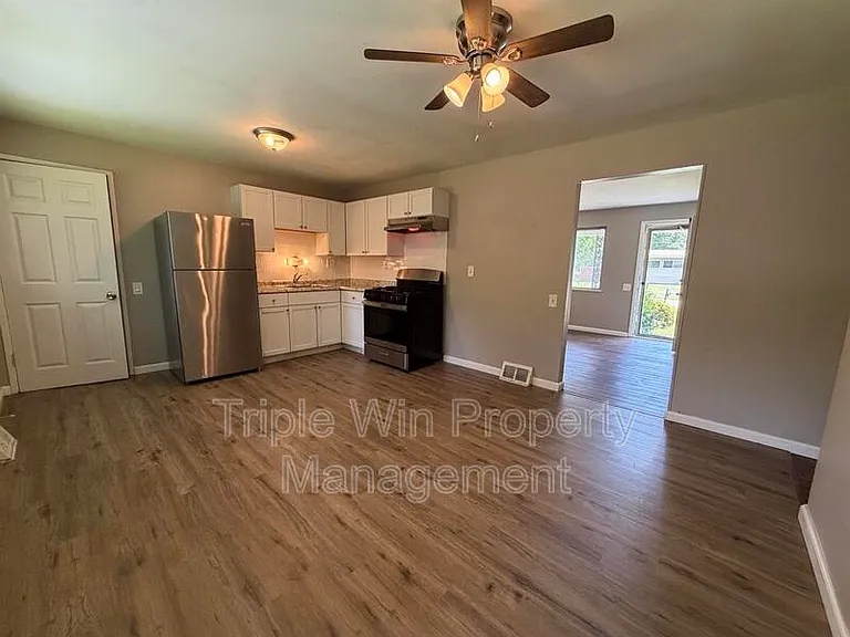 10329 Chesley Dr — Photo 12