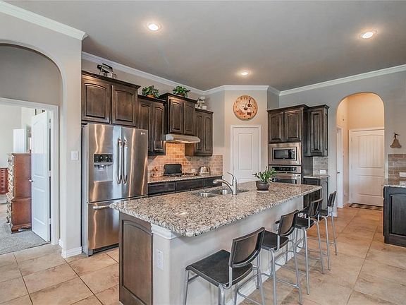 4th image of 120 Manor Ln