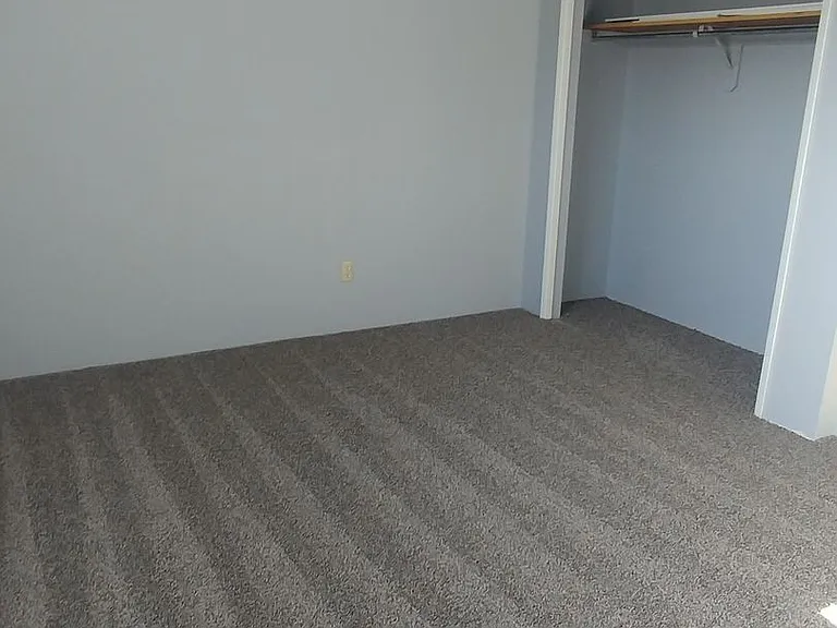 323 S 40th Pl #A — Photo 5