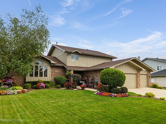 3rd image of 19623 Brookfield Cir