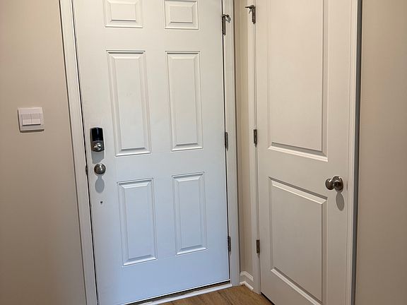 4th image of 124 Essex Dr