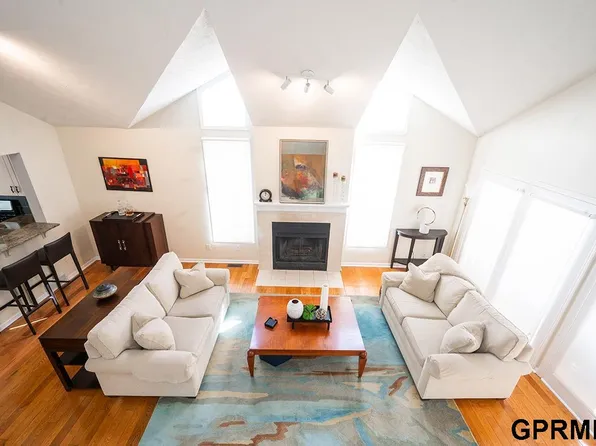 10779 Berry Plz, Omaha, NE 68127