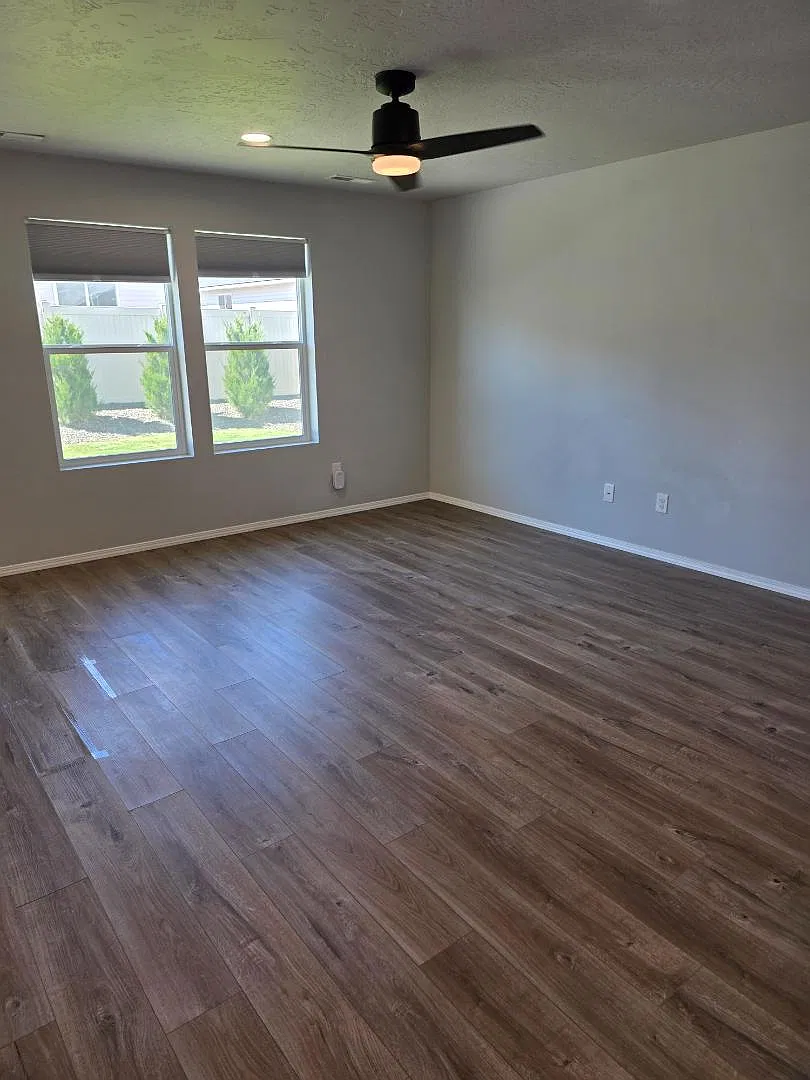 149 N Coltsfoot Ave — Photo 2