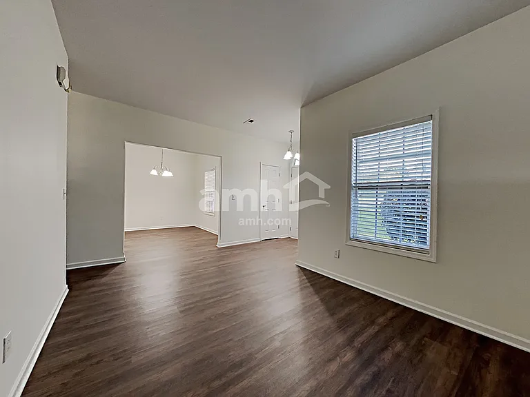 149 Sawhorse Dr — Photo 5