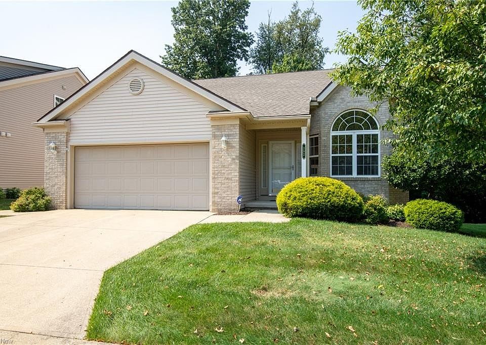 1st image of 392 Woodcrest Dr