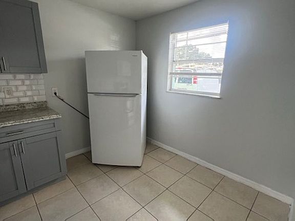 2nd image of 3206 Louisiana Ave #3