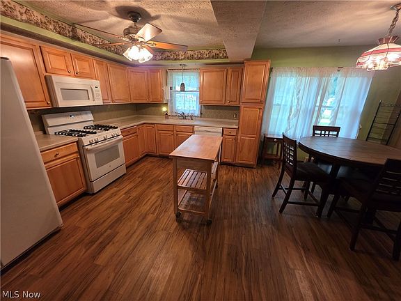 3rd image of 490 Bonshire Rd