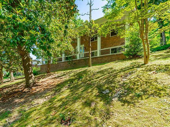 2nd image of 4506 Cove Ln