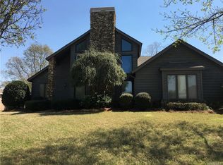 118 Lake Forest Dr, Montgomery, AL 36117