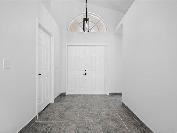 5th image of 4295 Grosvenor Court