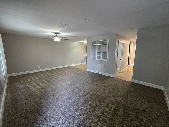 3rd image of 560 Greenbriar Townhouse Way