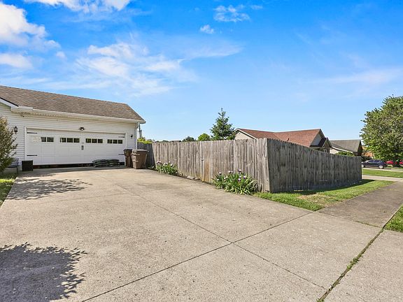 4th image of 913 N Meadowhill Rd