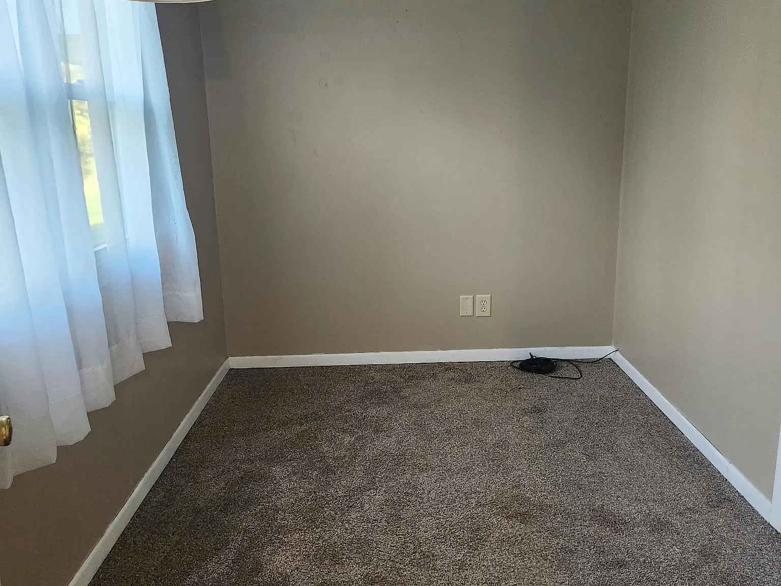 3 bed, 1300 sqft, $1,200 — Photo 3