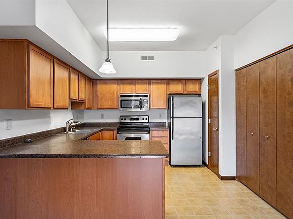 5th image of 1010 Rachael St #101