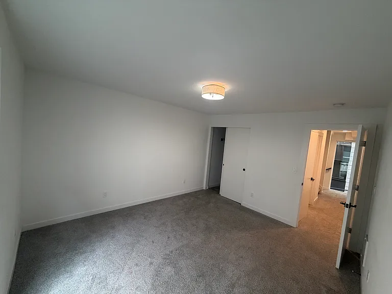 907 Hiawatha Pl S #E — Photo 14
