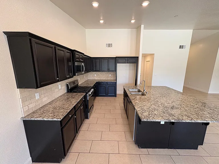 3227 Ferro Ct — Photo 32