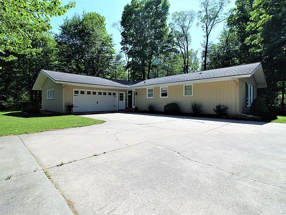 4th image of 6432 Spruce Ln