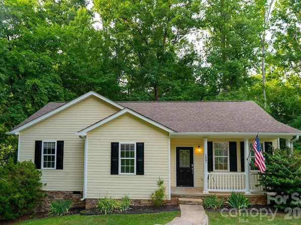 127 Wood Acre Dr, Mooresville, NC 28115