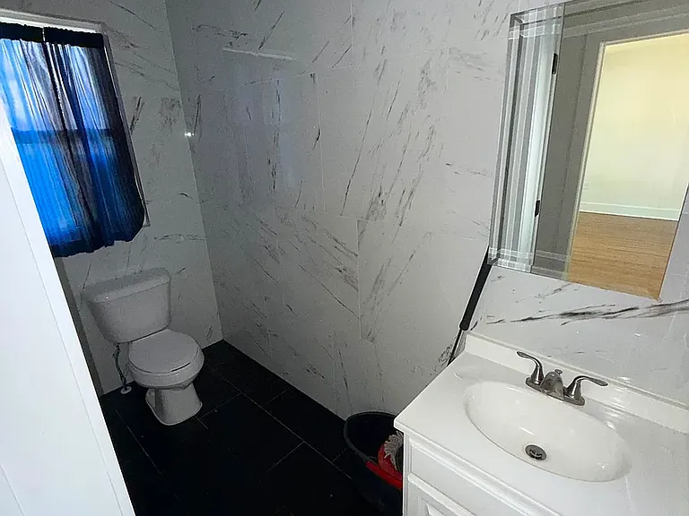 816 Essex Ave — Photo 6