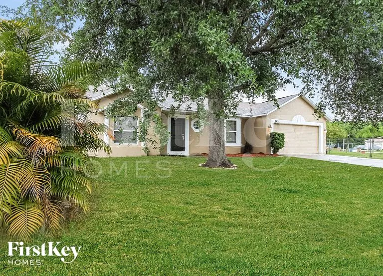 205 Tiffany Ct — Photo 2