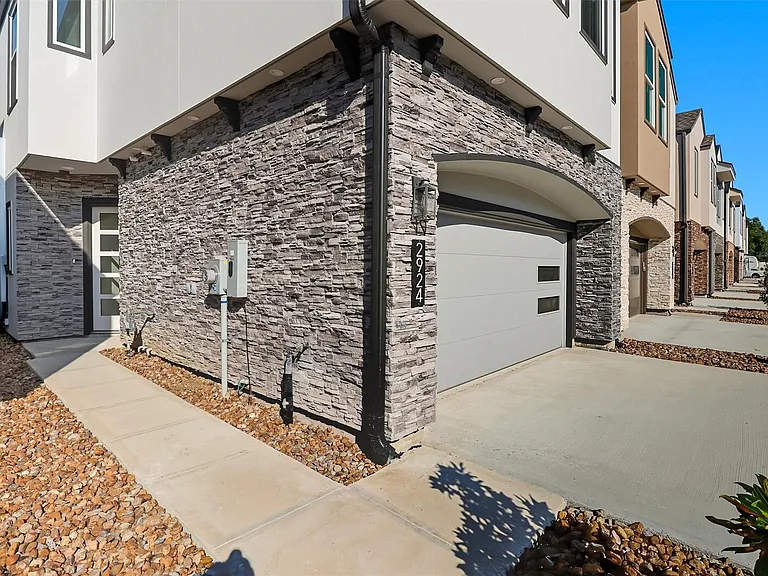 2924 El Fenice Ln — Photo 3