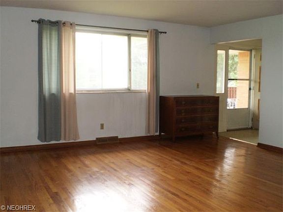 3rd image of 7460 Meadow Ln