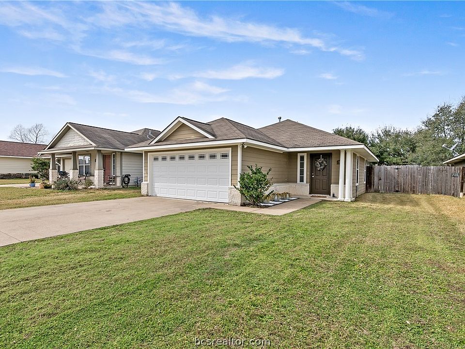 1st image of 920 Crested Point Dr