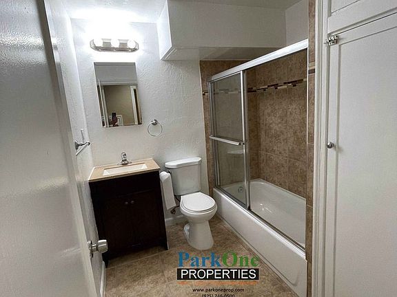 4th image of 2340-2346 Leslie Ave #2344