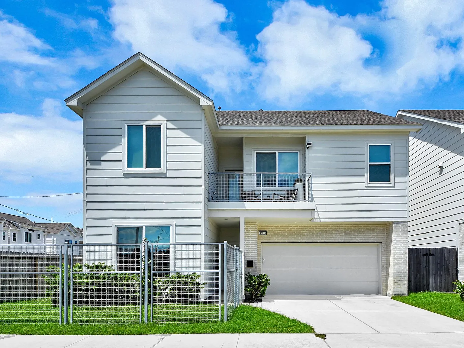 3 bed, 2.5 bath, 1863 sqft, $2,550 — Photo 1