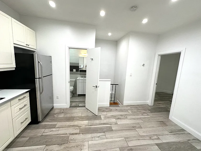 320 E 6th St #CH — Photo 3