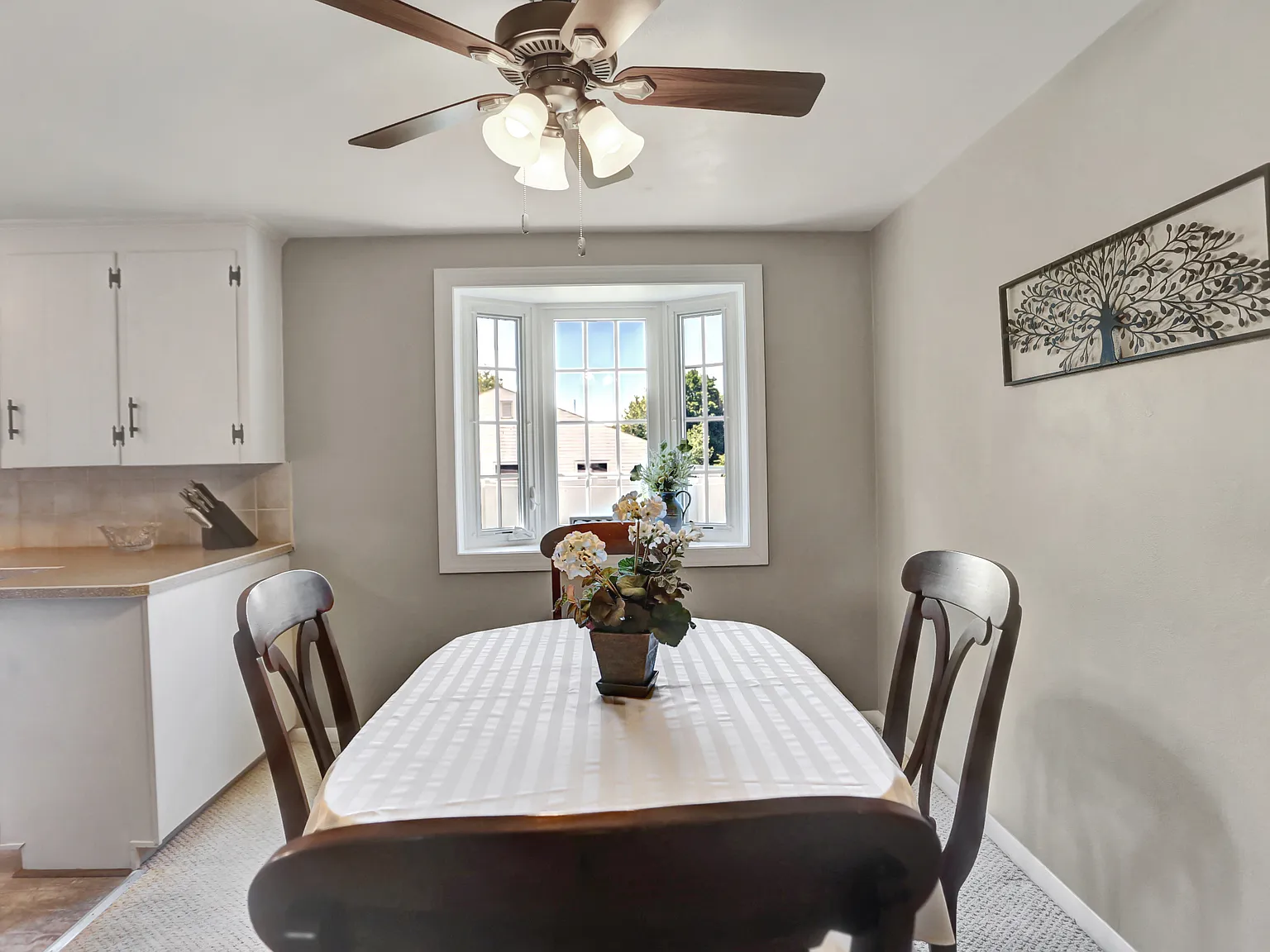 216 Lincoln Dr — Photo 3