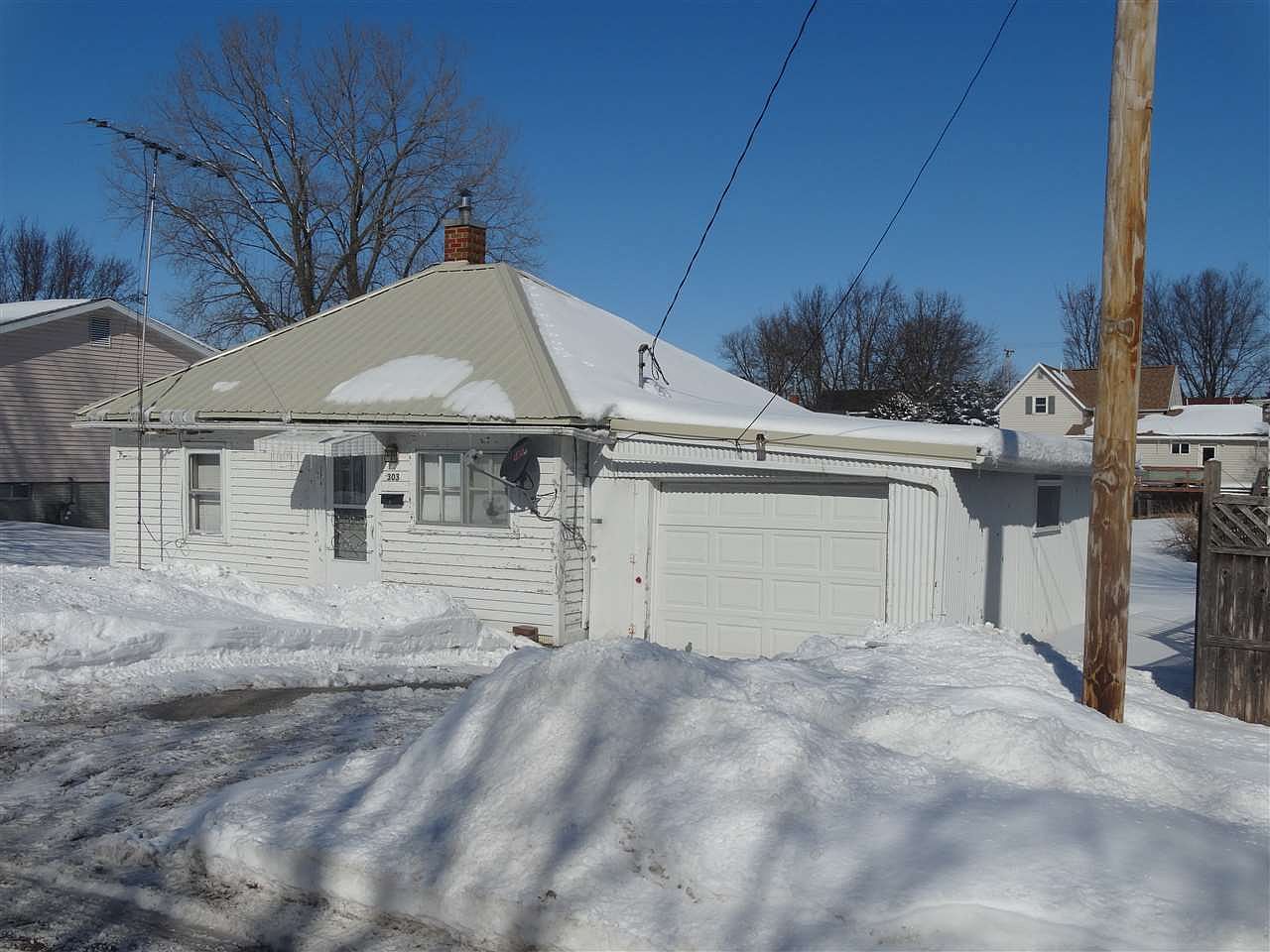 303 4th Ave SW, Waukon, IA 52172 Zillow