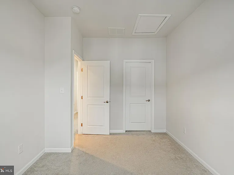 300 Blue Welsh St — Photo 19